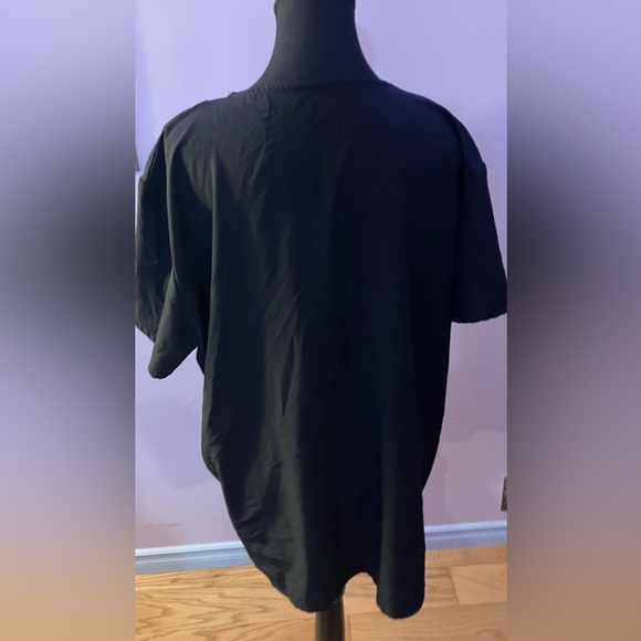 NWOT black scrub top size L - Picture 4 of 6